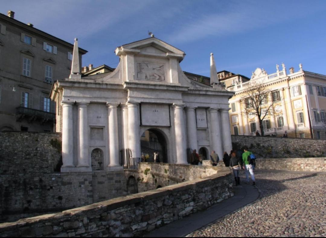B&B Sotto Le Mura 贝尔加莫 外观 照片
